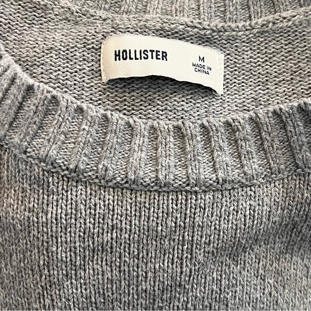 Hollister Bear Print Crewneck Sweater - Picture 4 of 5